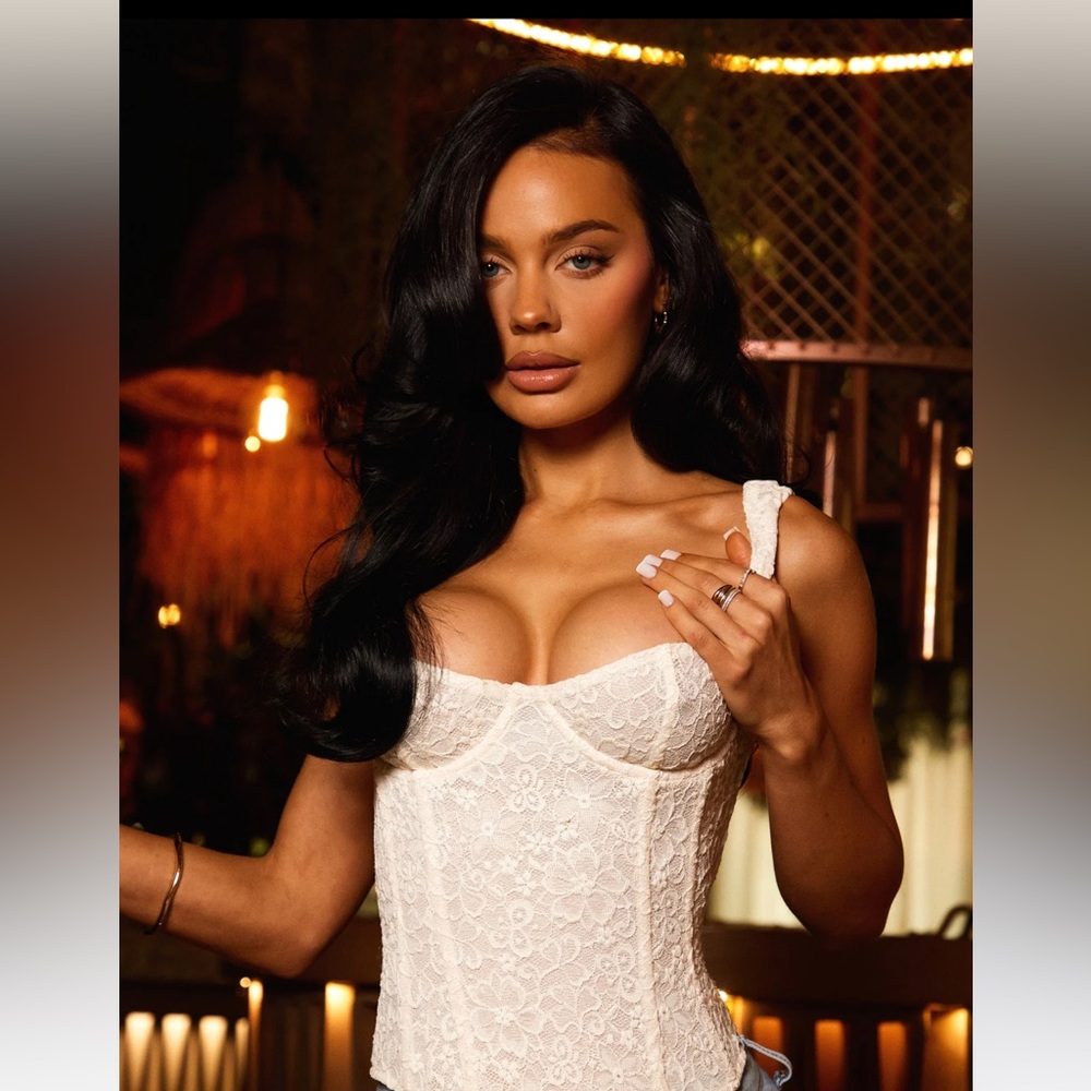 Mars the label - The cinched lace corset- Cream